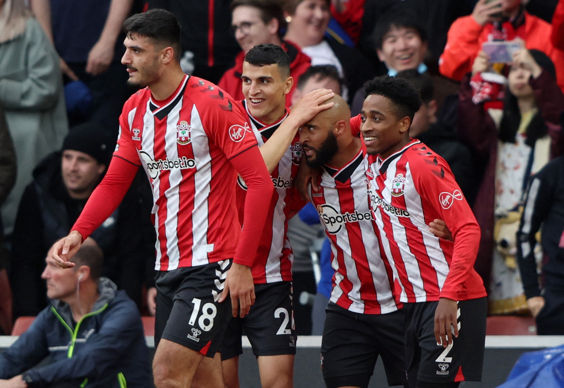 杰伦·约翰逊半场三双创纪录，成道格·里弗斯后首人