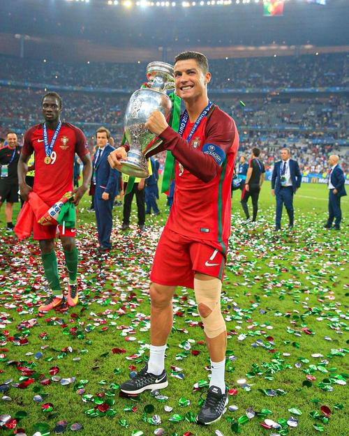 环足奖2025年最佳女足俱乐部候选：阿森纳女足、巴萨女足领衔