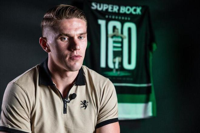 足球国足球员海外首发，发挥稳定（国脚海外联赛首发登场，表现稳健）