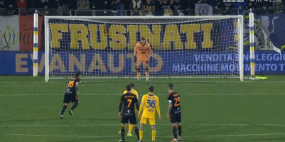 奥莱报：阿根廷足协被提起刑事诉讼，涉案金额高达75.9亿比索（《奥莱报》称阿根廷足协遭刑事起诉，涉案金额达75.9亿比索）