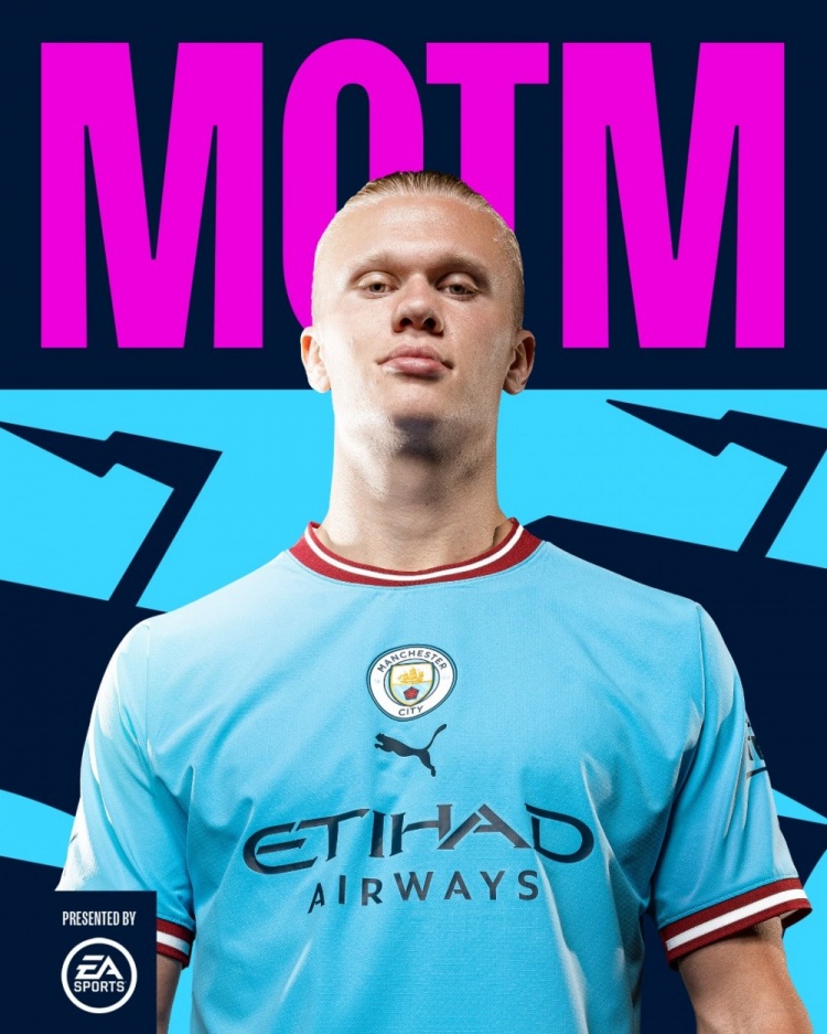 抽象！加纳乔一对一尝试假动作晃动带球过人，直接将球传给对手（离谱一幕！加纳乔单挑频做假动作欲过人，却将球直接送给对手）