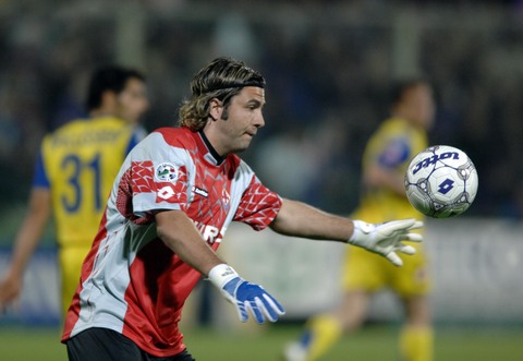 费耶诺德筹划将现有主场升级为下沉式球场，预计能容纳5.6万人