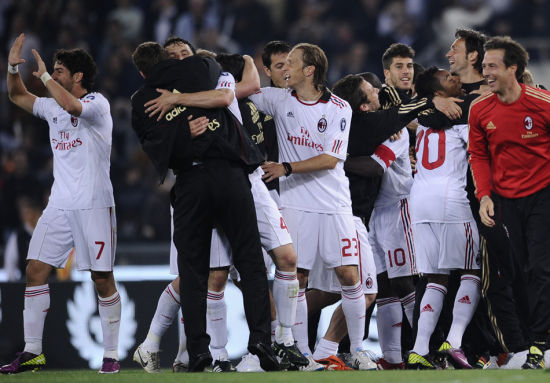 诺伊尔：乌尔比希一定会接替我的位置；我想慢慢考虑未来