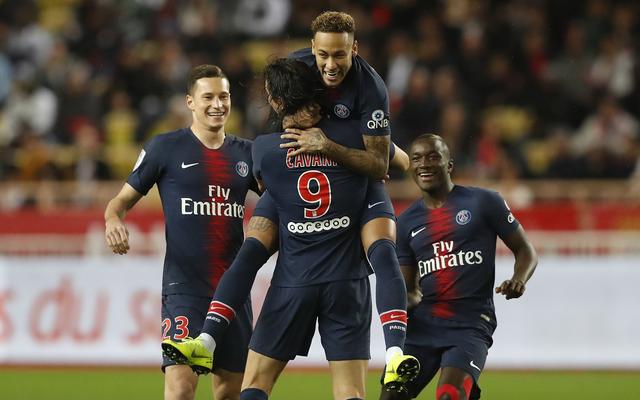 阿莫林谈梅努：他是曼联的未来 没替代者很难放他离队（阿莫林：梅努是曼联的未来，未找到替代者难以放行）